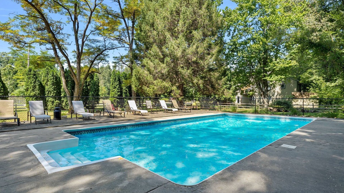 Shorewood-Tower Hills-Harbert House | Charming 3 bdrm/3 ba, heated pool, fire pit, private yard, 5 min drive to beach
