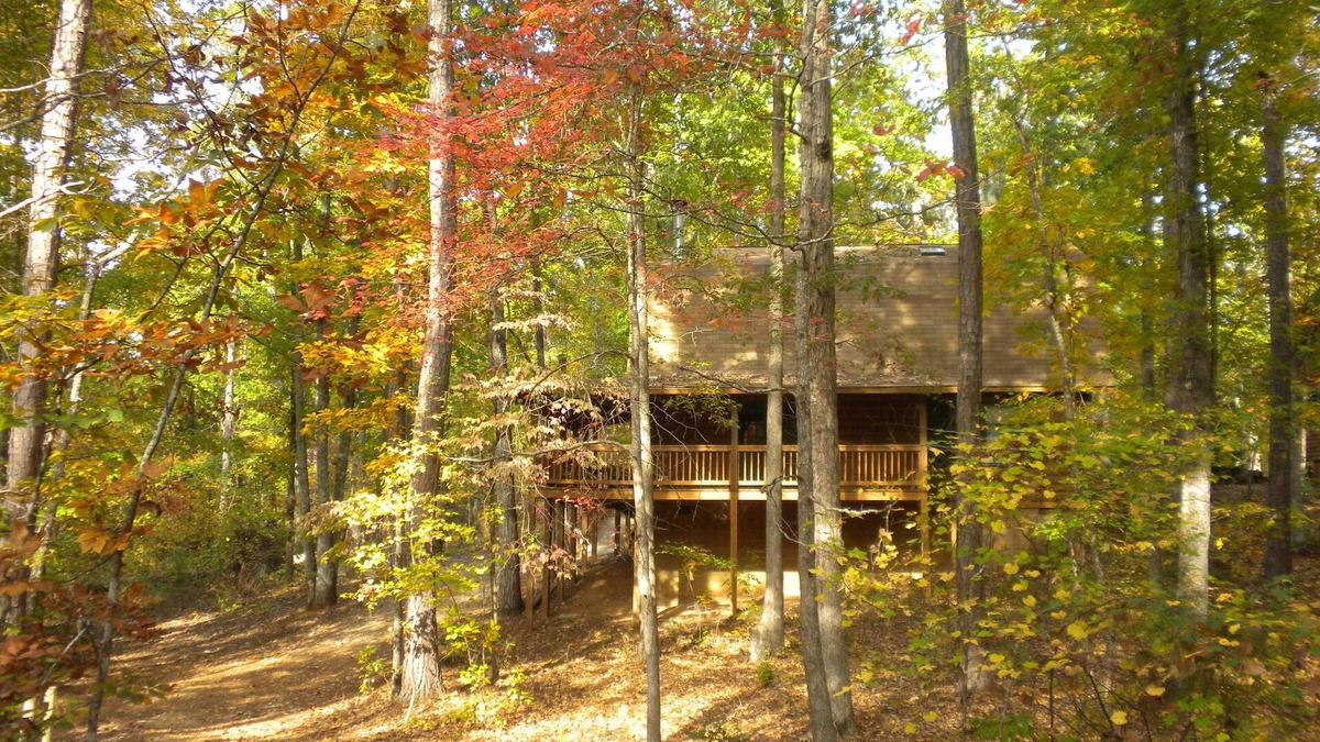 Pine Mountain Cabin | Summer Sale is Here! Close to Callaway with reduced rates.