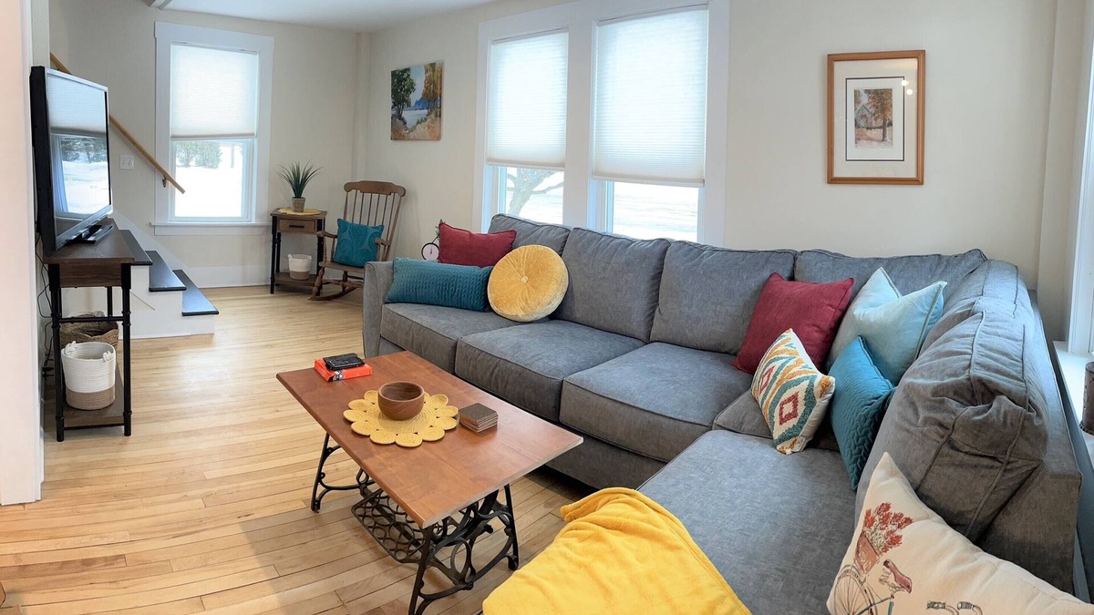 Duxbury House | Waterbury Village Hideaway with Hot Tub