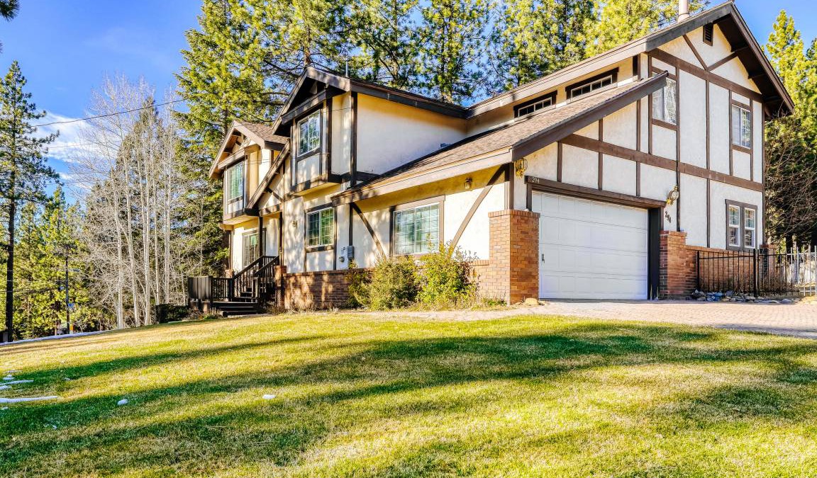 Round Hill Village House | 317 m² House ∙ 6 bedrooms ∙ 10 guests