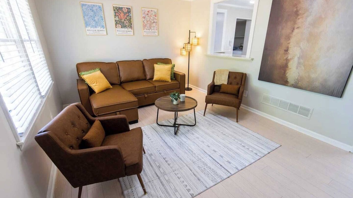 Dentsville House | USC Cottage - Sleeps 8+ Wheel Chair Accessible