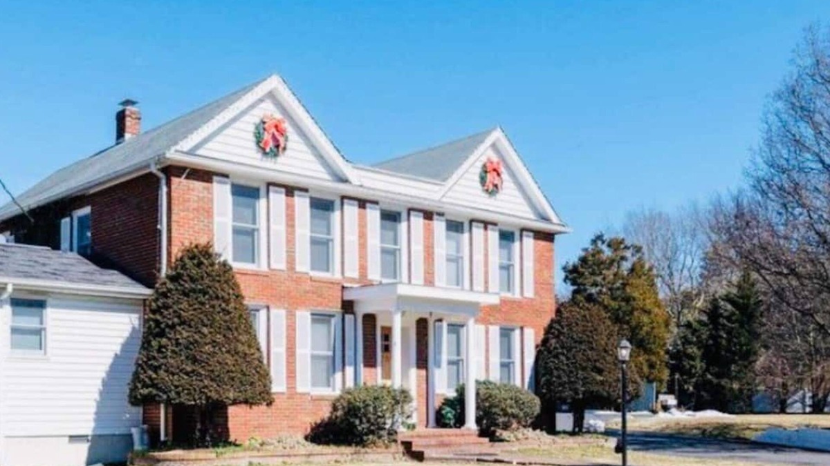 Annapolis House | USNA Stay w/Private Pool, King Beds, Furbabies & CHILD FRIENDLY GEAR