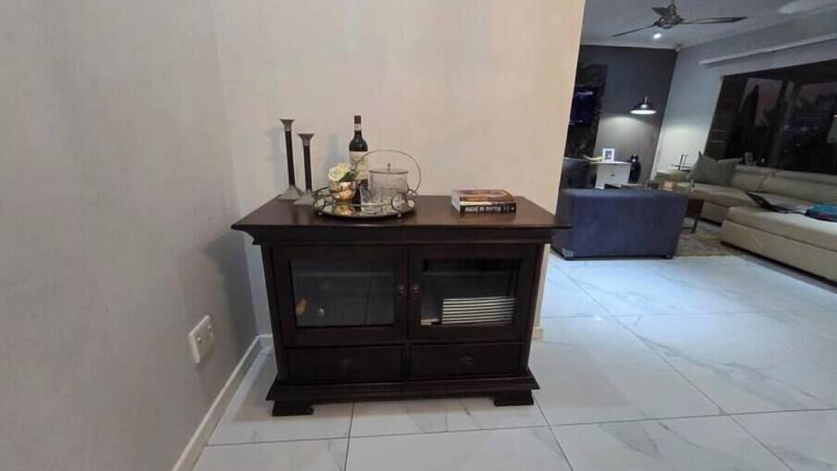 Constantia Kloof Apartment | uThando - Deluxe En-suite Bedroom