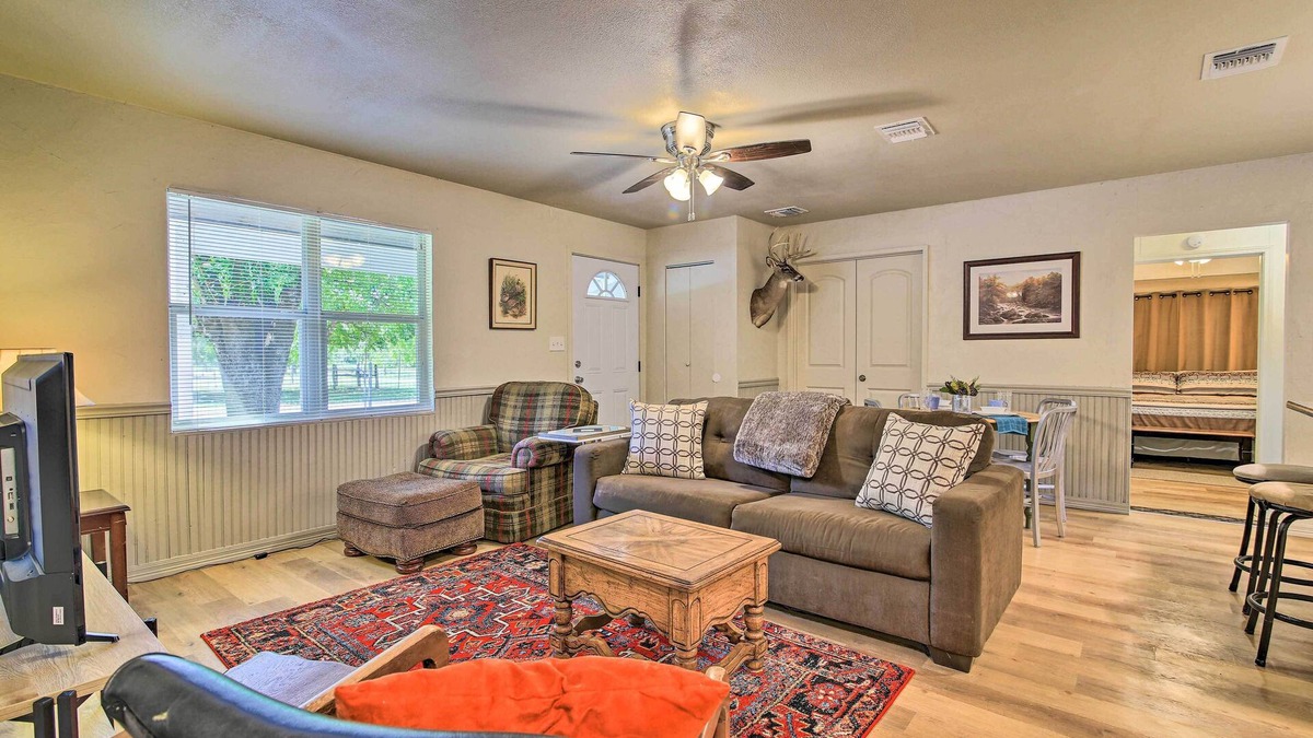Utopia House | Utopia Family Home, 2 Blocks to Utopia Park!