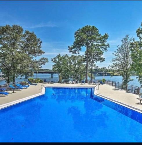 Mid America Apartment | Utopia on Lake Hamilton