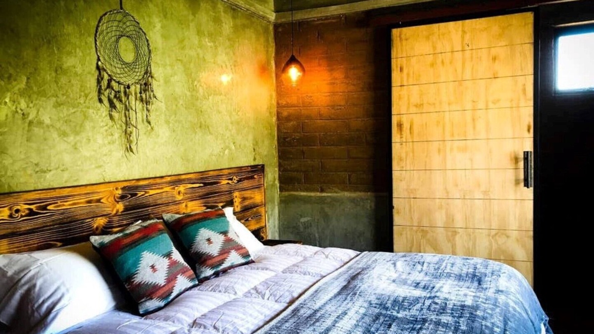 San Antonio de las Minas Cabin | UvaUva 1| eco-retreat |King size bed-balcony