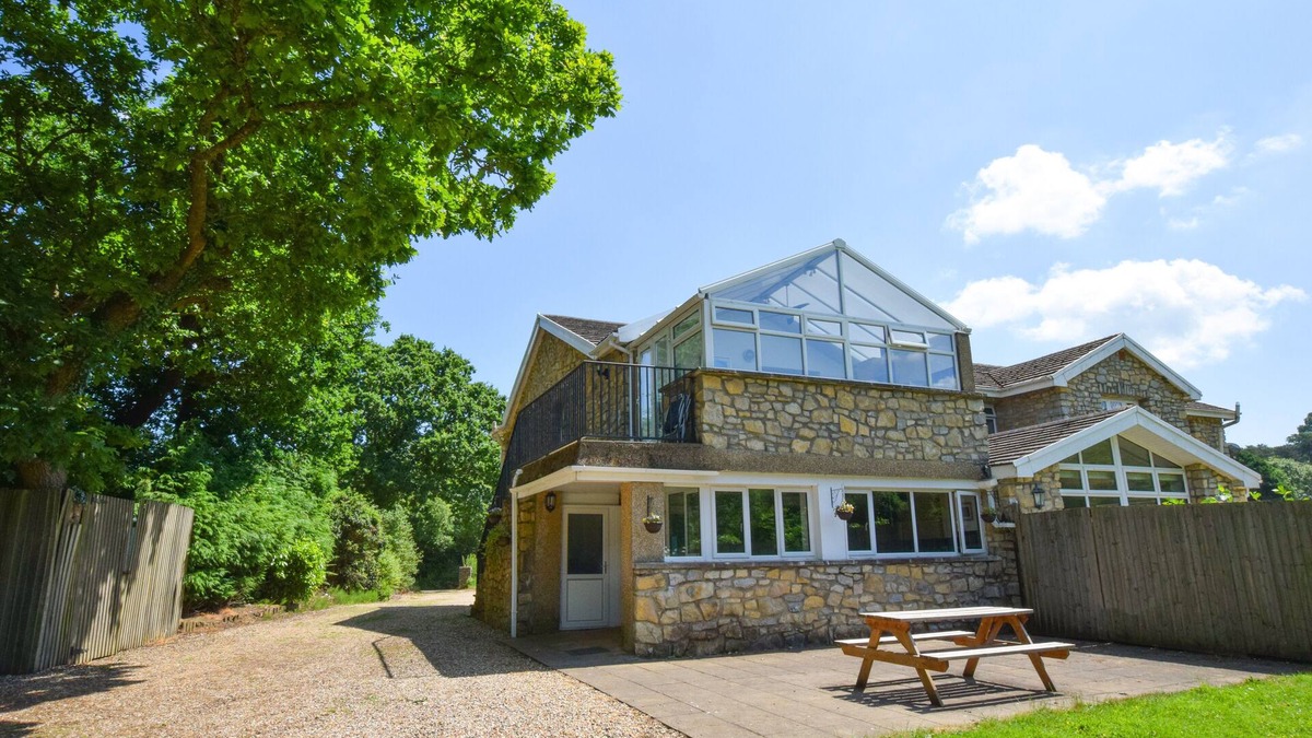 Peterston-Super-Ely Apartment | Uwch-y-llyn - Two Bedroom Apartment, Sleeps 4