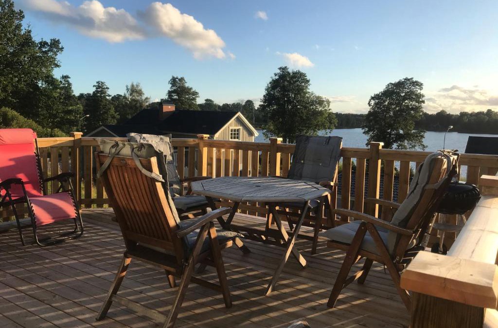 Urshult House | Välutrustad stuga med vacker sjöutsikt