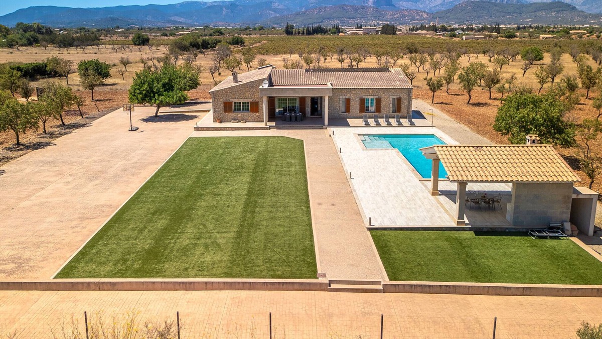 Binissalem Villa | V. Mireia 2002 by BeBreeze Mallorca