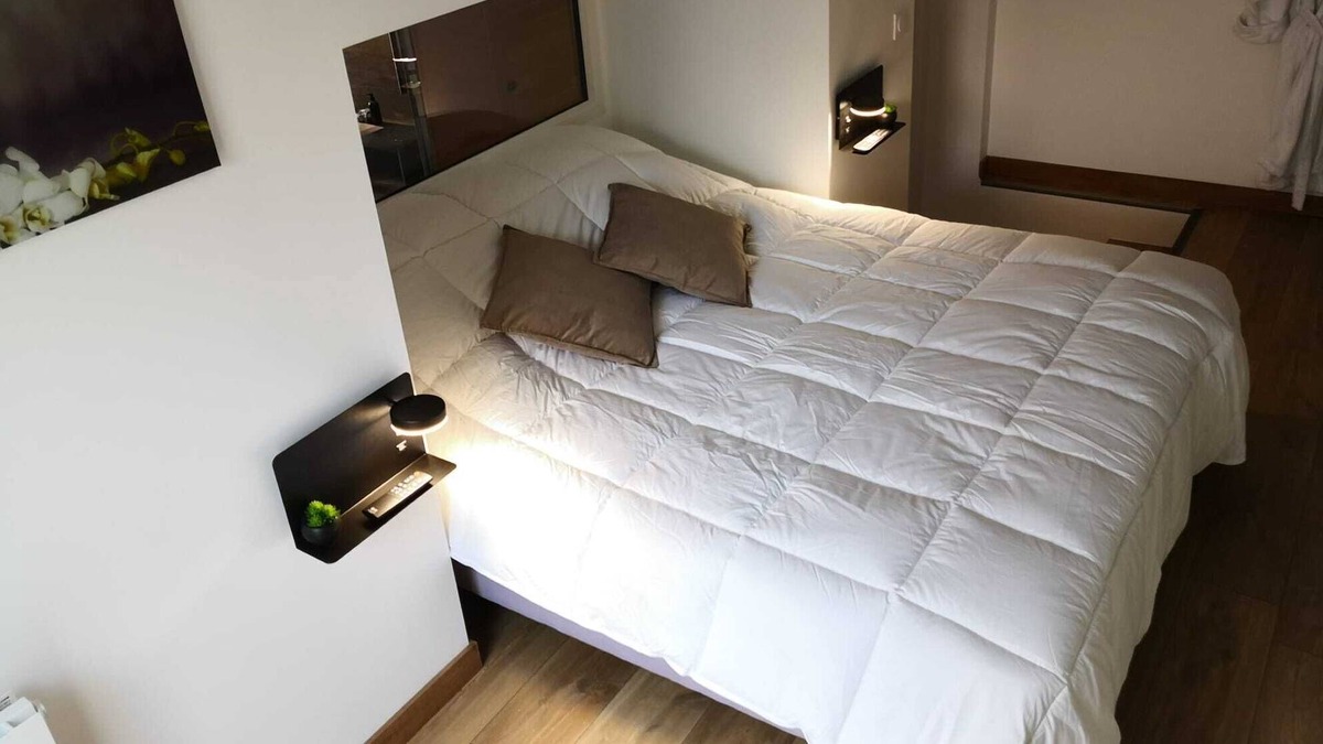 Saint-Martin-Boulogne Bed & Breakfast | V & Spa guest room with private spa and sauna