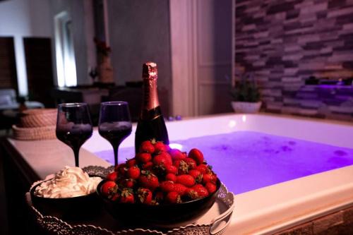 Agios Panteleimonas Apartment | V Suites - Apts & Spa