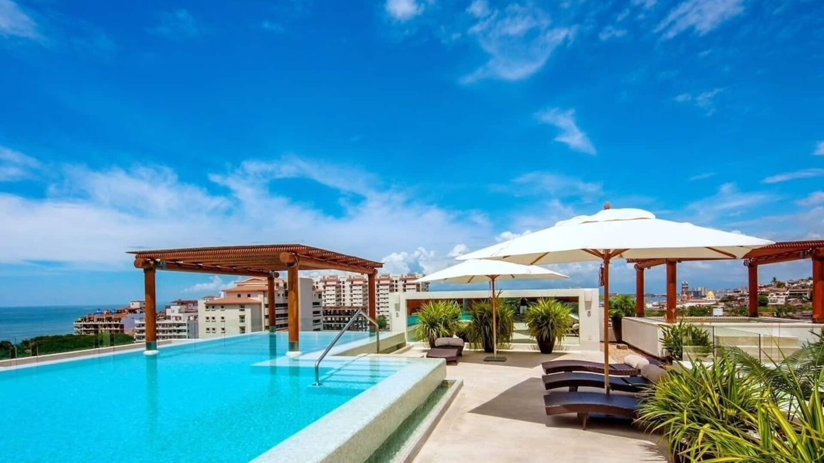 Romantic Zone Condo | V399-Apt 206-CASA TOBY. Modern, QUIET condo in the heart of Zona Romantica