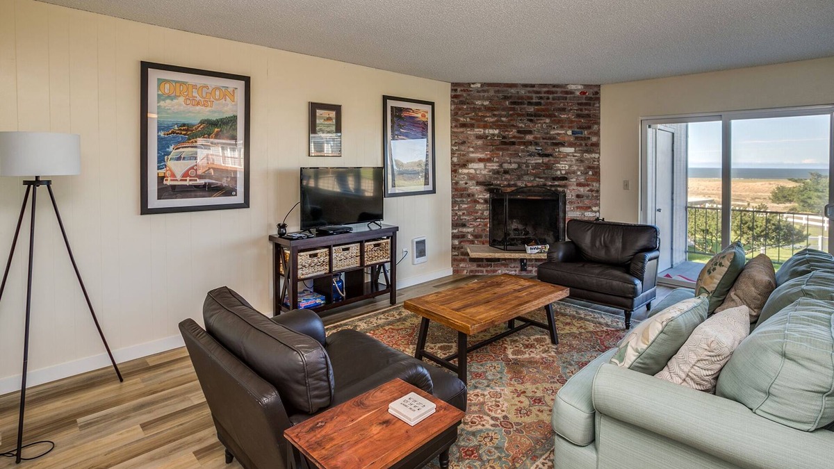 Gearhart Condo | V467 2 Bedroom 1st Floor renovated, Pet Friendly, No cleaning fees