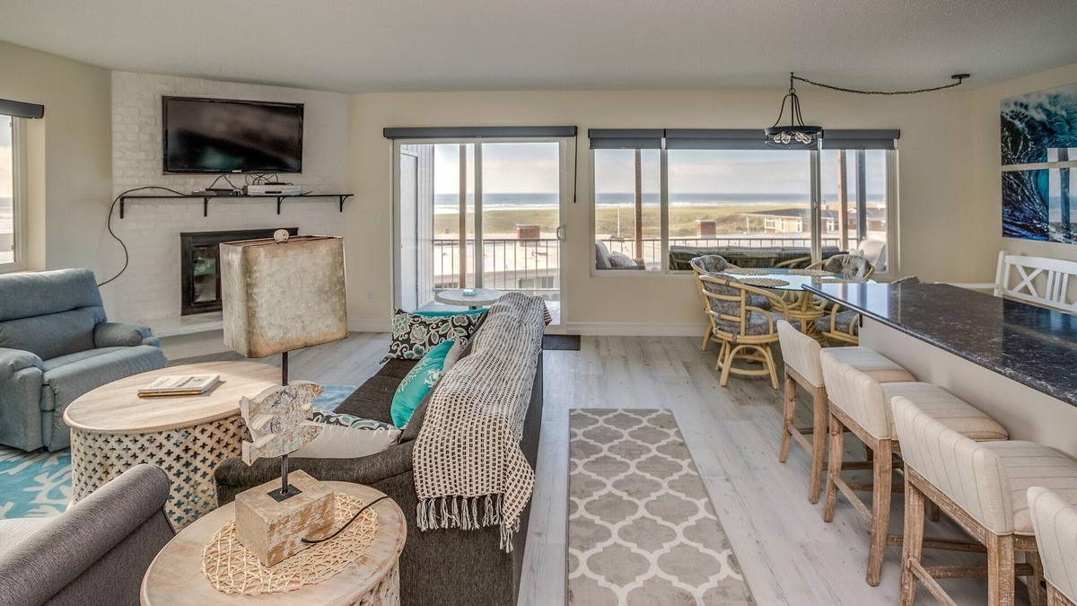 Gearhart Condo | V484 2 Bedroom 2nd Floor ADULTS ONLY, No Cleaning Fees