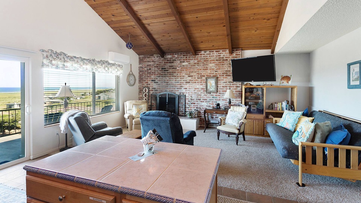 Gearhart Condo | V488 2 Bedroom Pet Friendly 3rd floor, elevator, No Cleaning fee