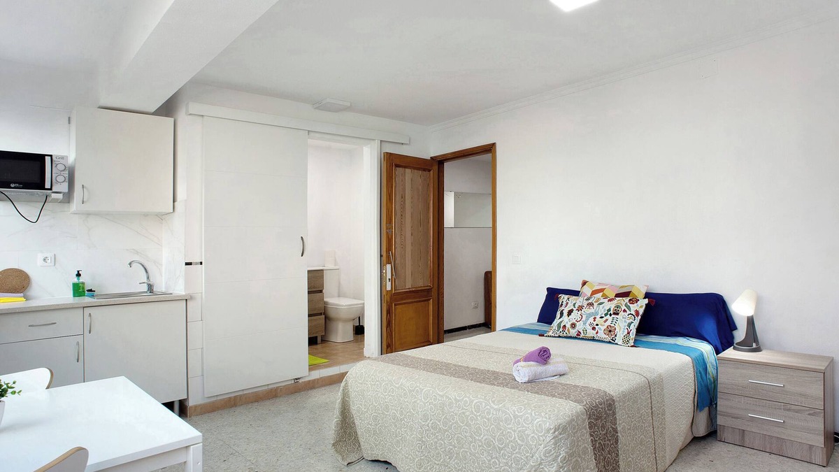 Vegueta Apartment | Vacation Studio 'Estudio 61' with Mountain View and Wi-Fi
