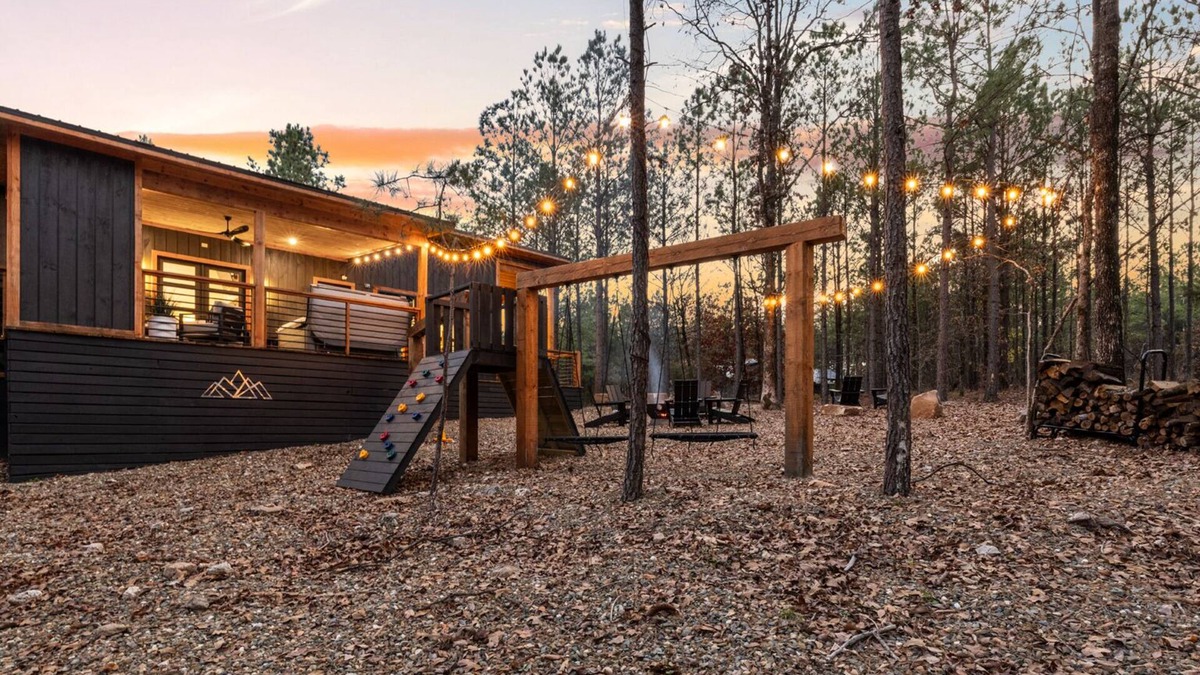 Broken Bow Cabin | Vacana SIO, Swing Set, Games, Hot Tub, Fire Pit
