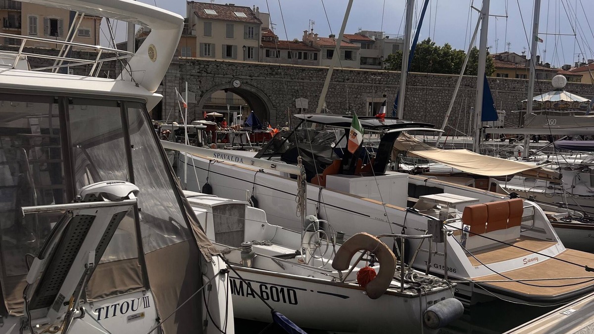 Antibes City Centre Boat Rental | Vacances sur Voilier