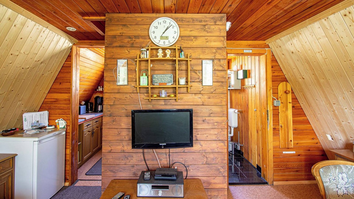 Frankfurt an der Oder House | Vacation Home "Finnhütte 9" with Balcony, Private Terrace & Wi-Fi