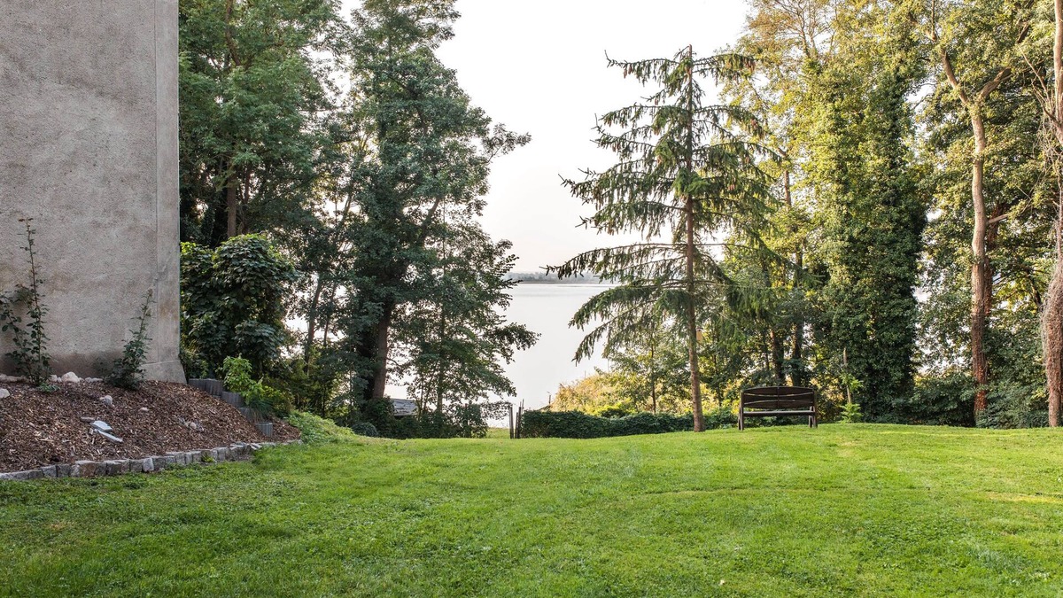 Potzlow Apartment | Vacation apartment directly on the lake with private access.