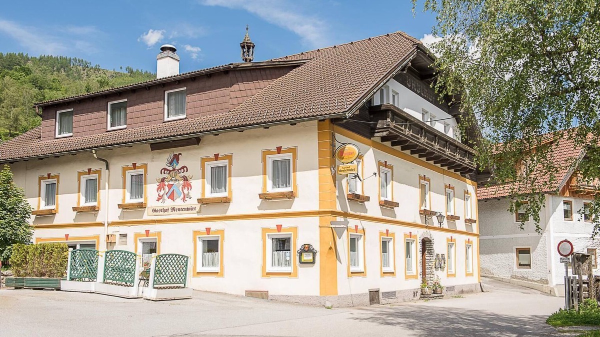 Sankt Martin Apartment | Vacation Apartment "Mentenwirt" with Mountain View, Wi-Fi & Terrace