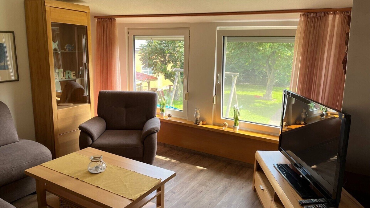 Hamswehrum Apartment | Vacation apartment for 4 people (+ two babies/toddlers) with very large garden