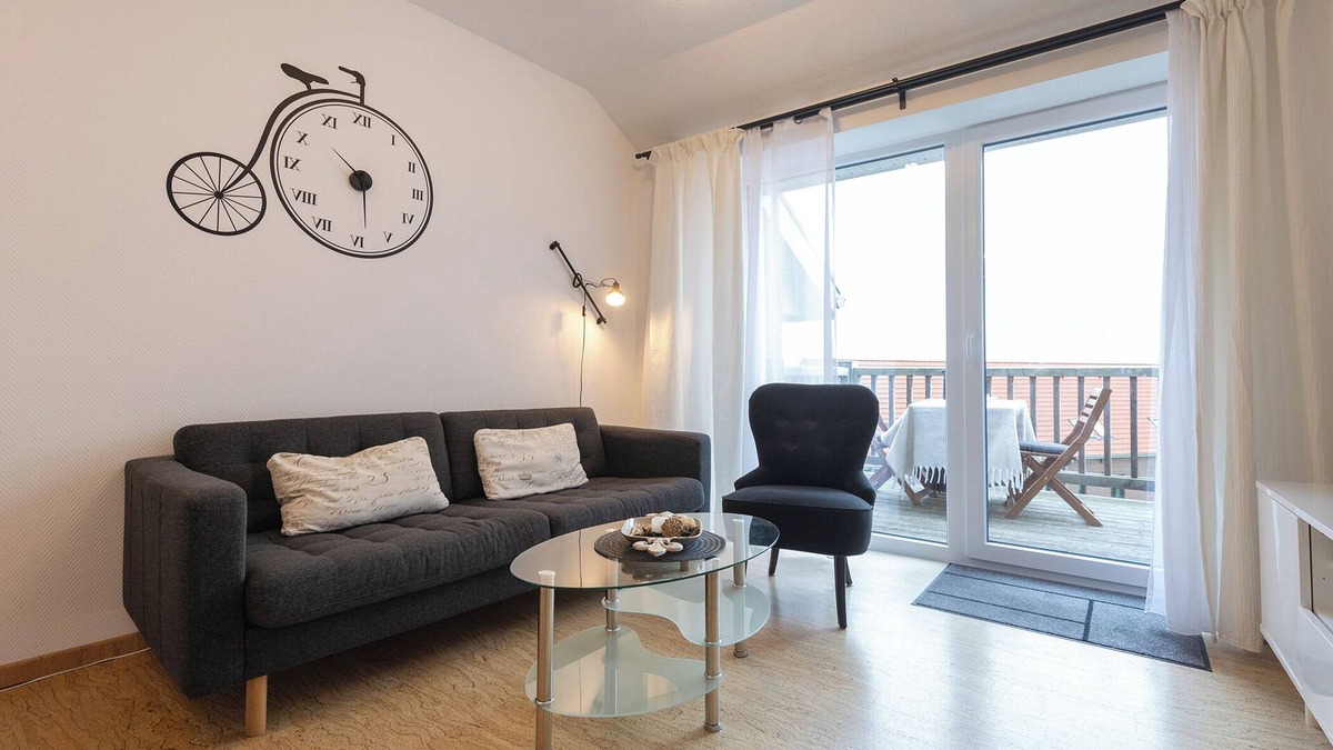 Wremen Apartment | Vacation apartment Wremer Bogen 9-3-6. High above the dyke and with charm.