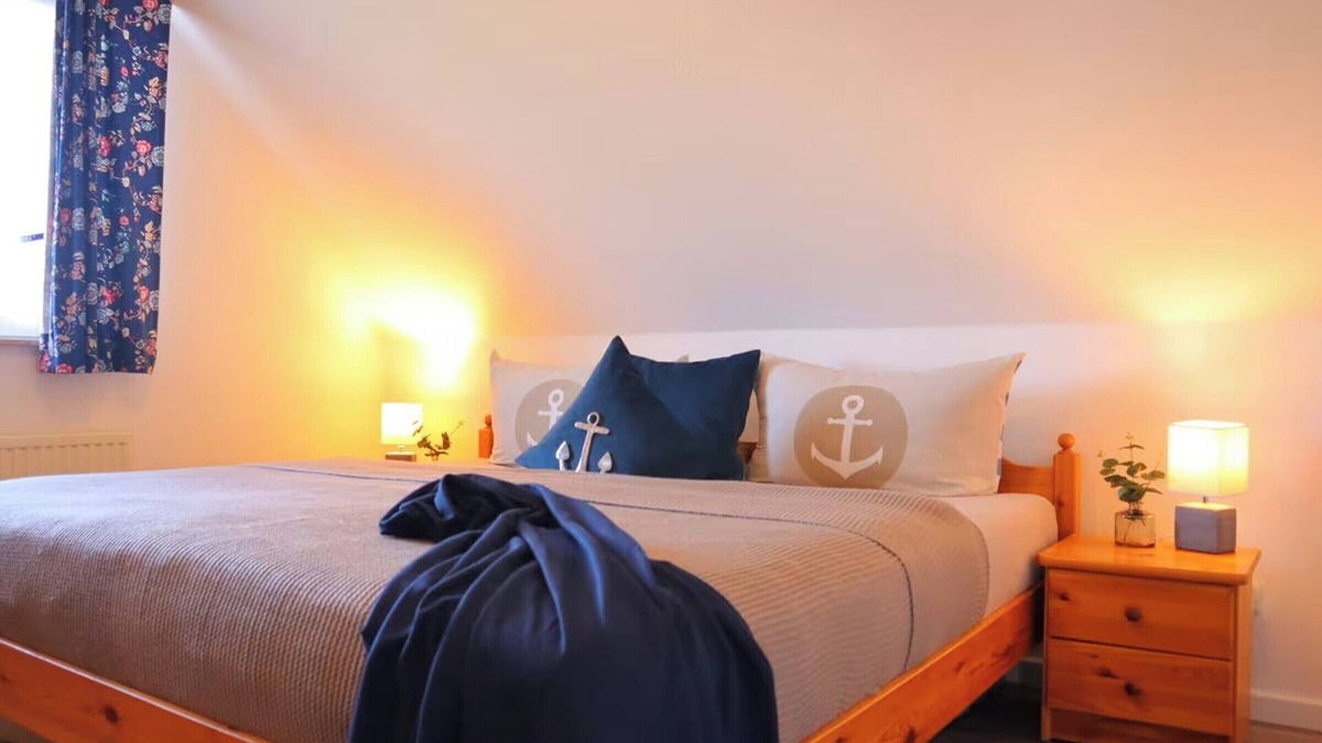 Neufeld Apartment | Vacation apartment "Nordseebrise" just a few minutes' walk from the dyke!
