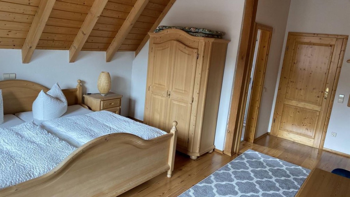Heuchelheim-Klingen Apartment | Vacation apartment Atzelnest - Guesthouse Winzerhof Bader