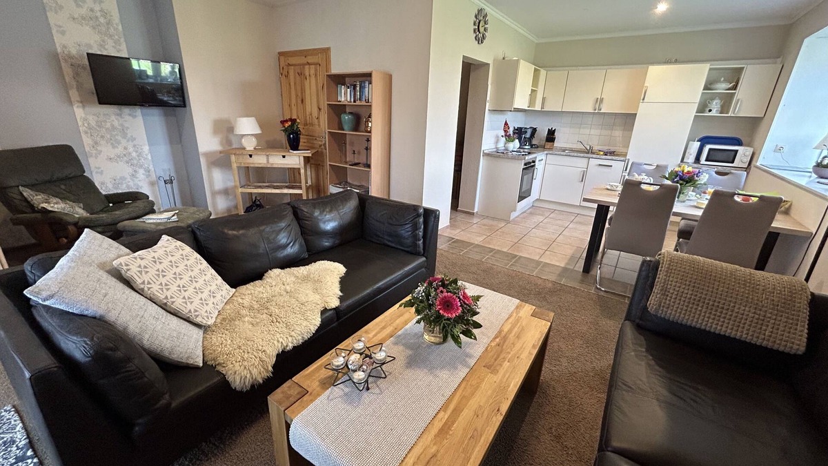 Hilgenriedersiel Apartment | Vacation apartment Seeschwalbe directly on the North Sea dike. Idyllic, quiet, natural beach