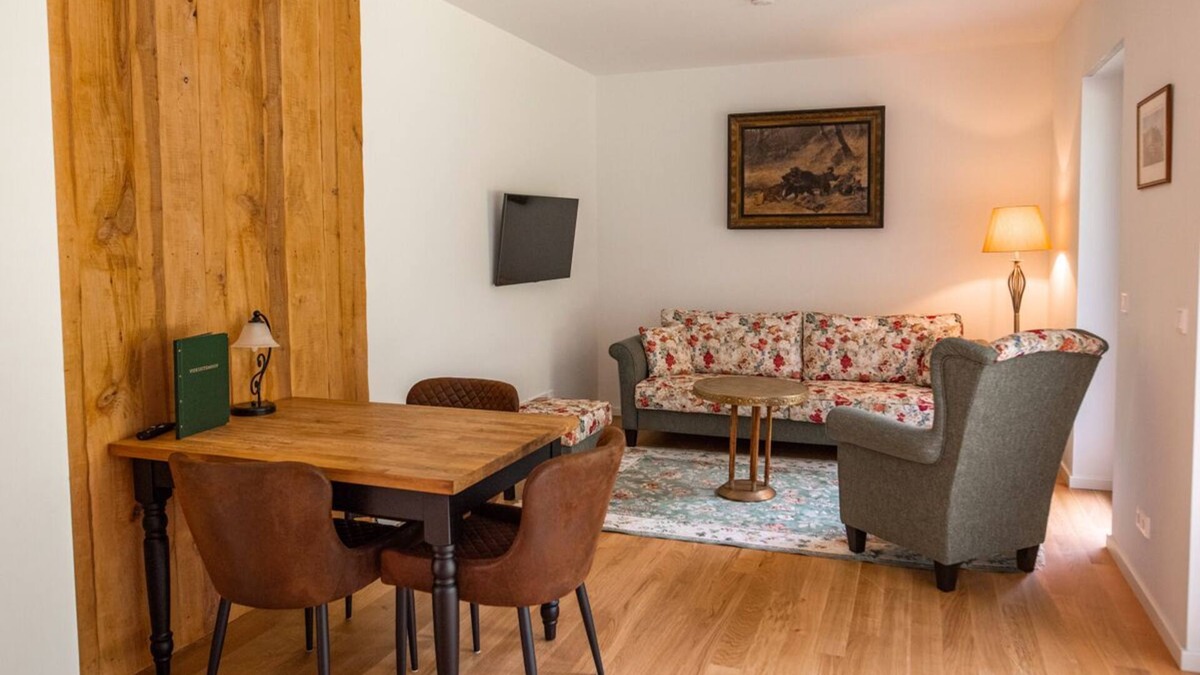 Burg-Dorf Apartment | Vacation apartment "Leipe" (ground floor) - in the four-sided courtyard