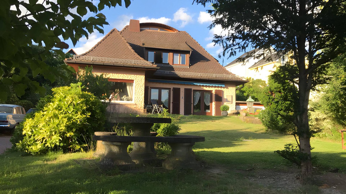 Friedrichsdorf Apartment | Vacation apartment 'The Green Park Nest Frankfurt' with terraces, WiFi and air conditioning