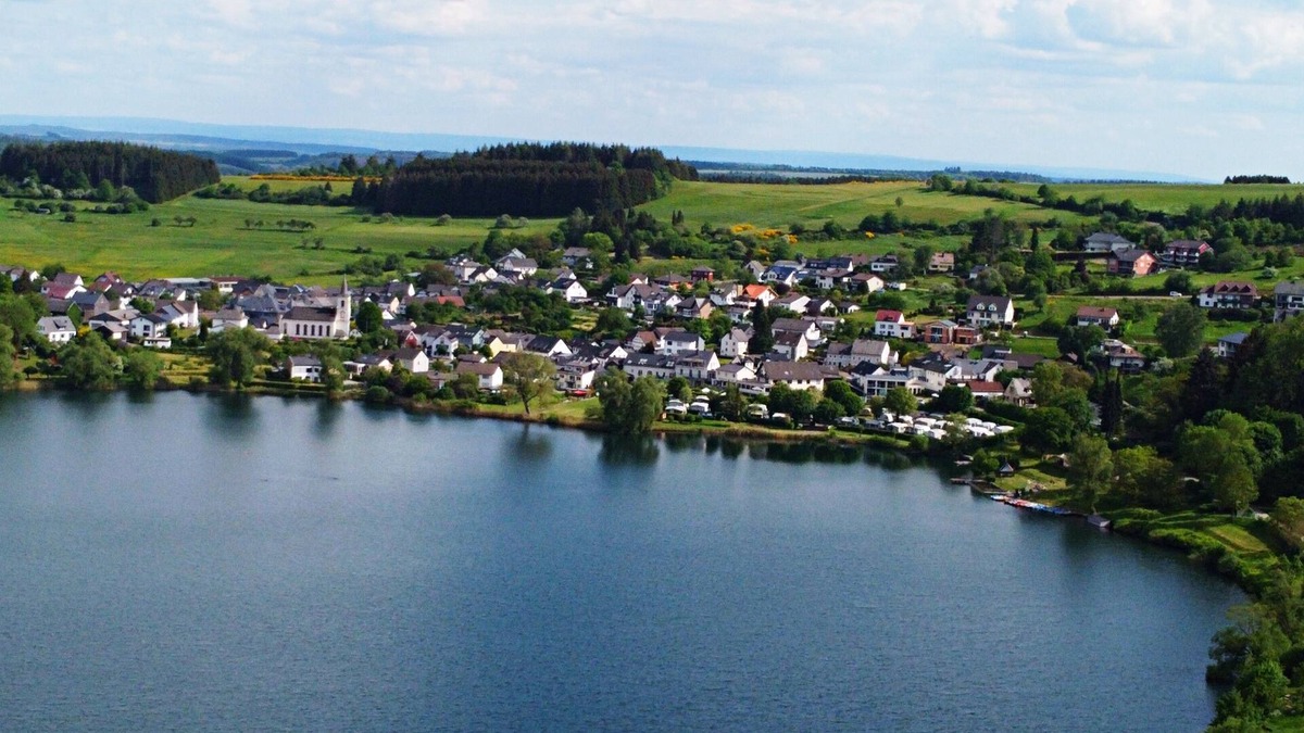 Schalkenmehren Apartment | Vacation apartment Maar-Idyll, quiet, modern vacation apartment with freedom of movement