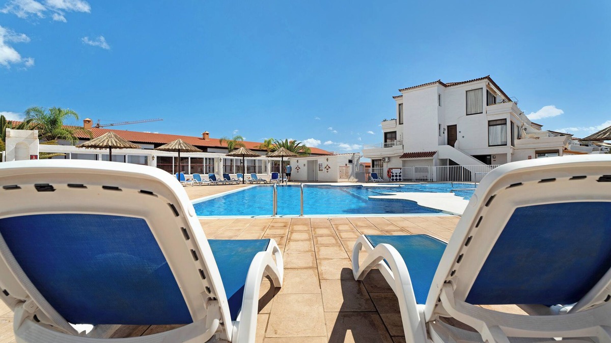 Complejo turistico Amarilla Golf Apartment | Vacation Apartment 'Blue Dream Pebble Beach' with Sea View, Shared Pool and Wi-Fi