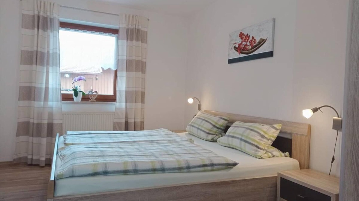 Kollnburg Apartment | Vacation apartment (65sqm) with east-facing balcony and south-west-facing balcony
