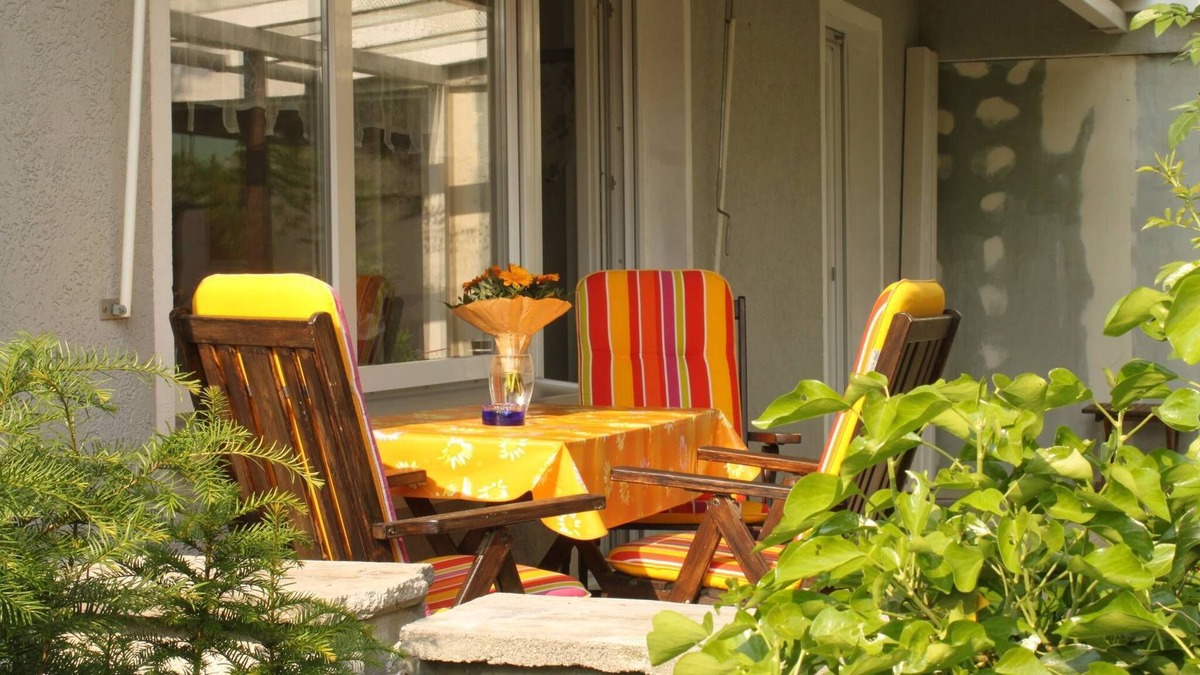 Riedering Apartment | Vacation apartment 72 sqm for 2-6 persons with 2 bedrooms and terrace