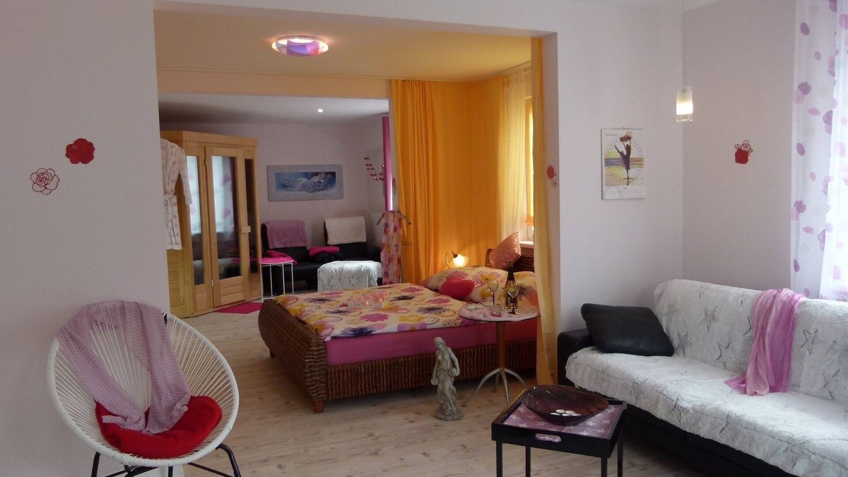 Lehrberg Apartment | Vacation apartment (80 m2) with whirlpool and sauna for your time out for two