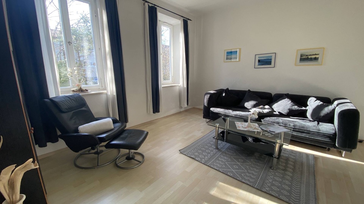 Bad Toelz Apartment | Vacation apartment Am Franziskanergarten "Apartment Scharfreuter" with balcony