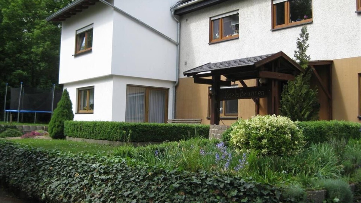 Bedesbach Apartment | Vacation apartment "Am Karl's Brunnen" - apartment/flat, shower and bath, WC, 2
