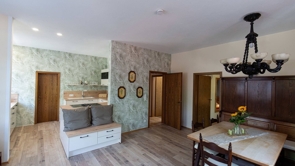 Spittelstein Apartment | Vacation apartment/apartment for 4 guests with 100m² in Rödental (127190)