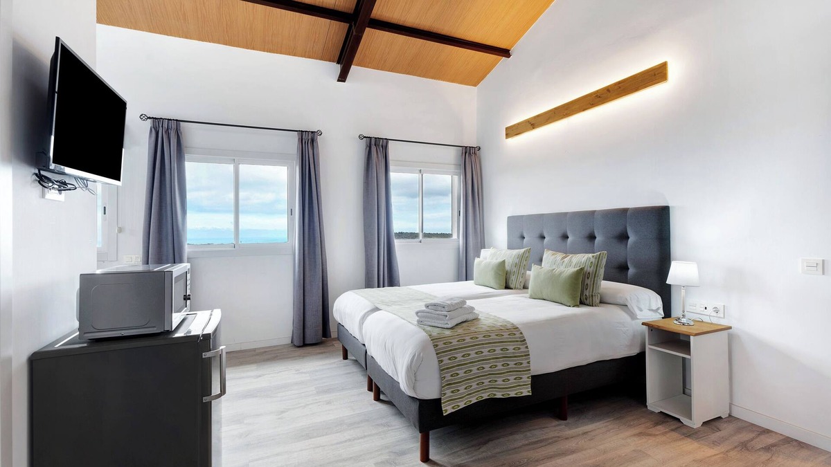 Tegueste Apartment | Vacation Apartment 'Casa Lomo El Aire Helecho' with Sea View, Shared Pool and Wi-Fi