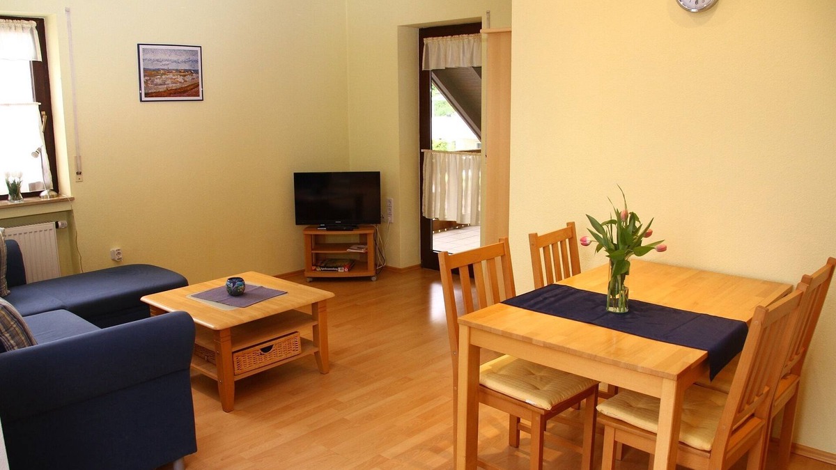 Grossheubach Apartment | Vacation apartment "Churfranken" with cozy covered balcony| 4 stars