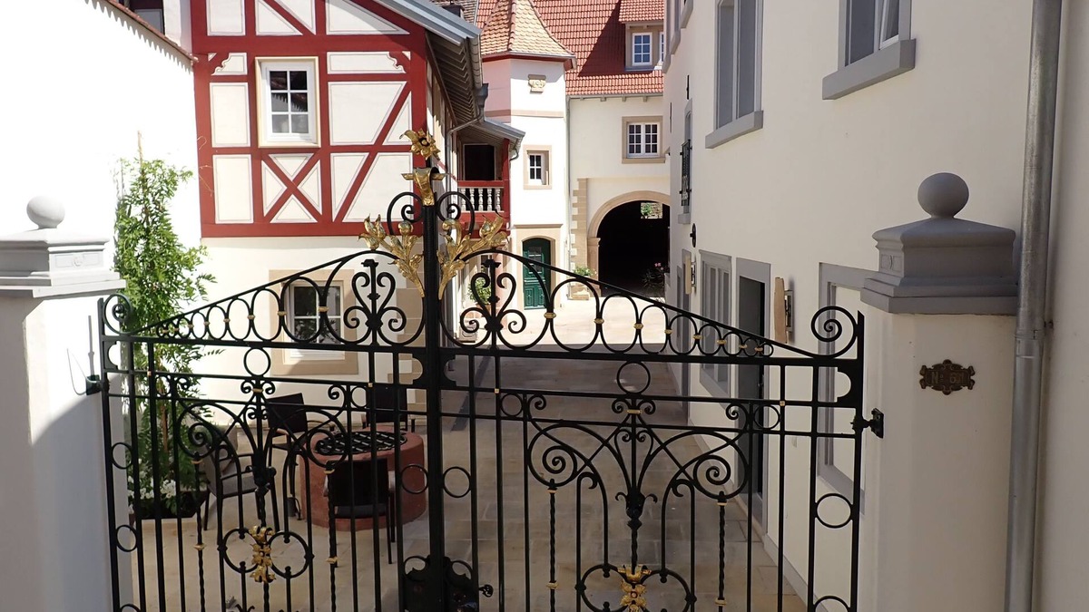 Grosskarlbach Apartment | Vacation apartment "Kirschgarten" in the old winery