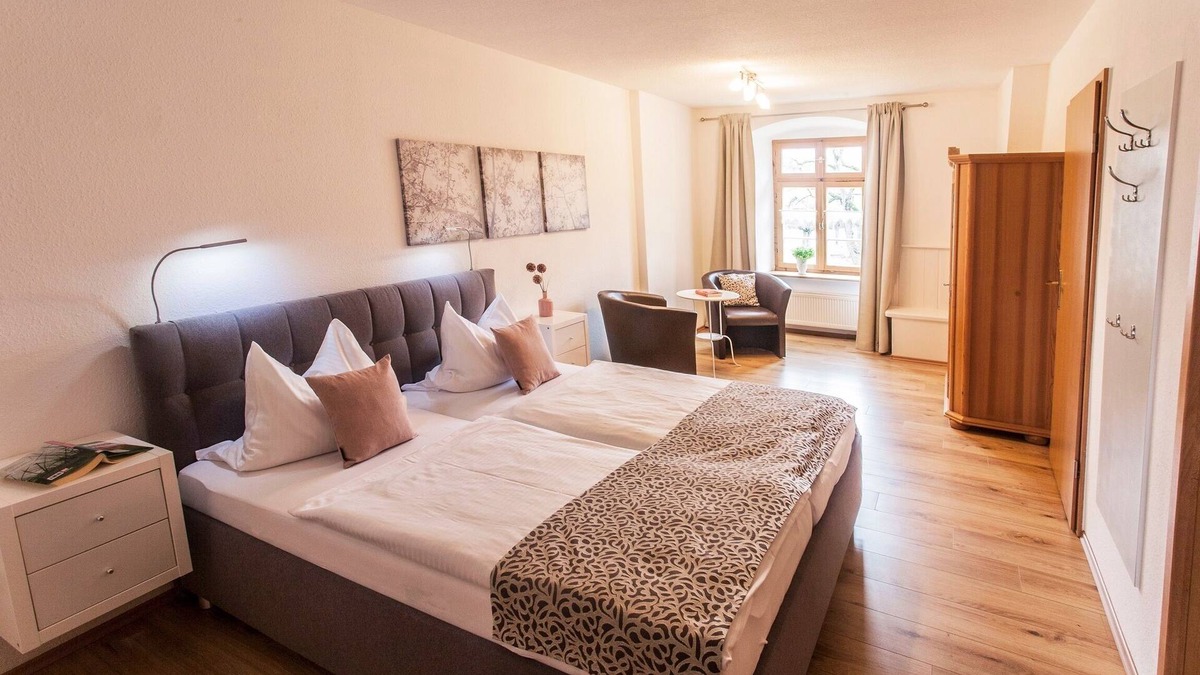 Klosterlangheim Apartment | Vacation apartment (57sqm) incl. WLAN and parking space