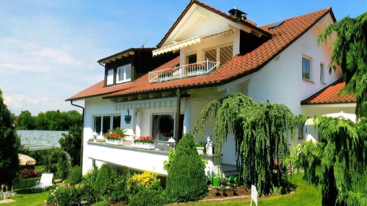 Meckenbeuren Apartment | Vacation apartment/apartment for 4 guests with 90m² in Meckenbeuren (166050)
