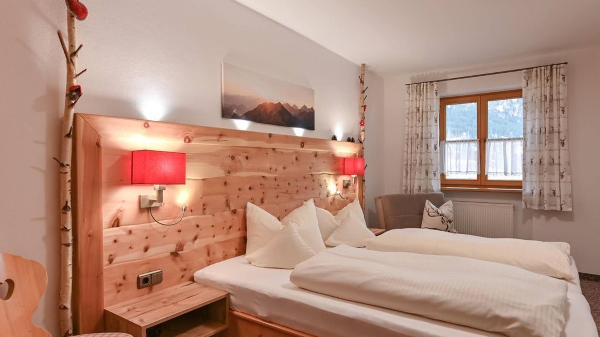 Rofleuten Apartment | Vacation apartment Edelsberg No. 1 on the first floor - Landhaus am Rosenbächle