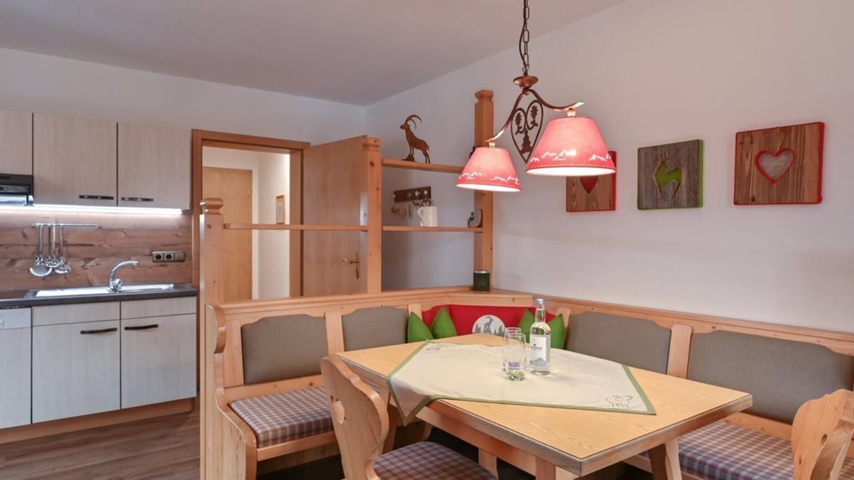 Rofleuten Apartment | Vacation apartment Edelsberg No. 2 on the first floor - Landhaus am Rosenbächle