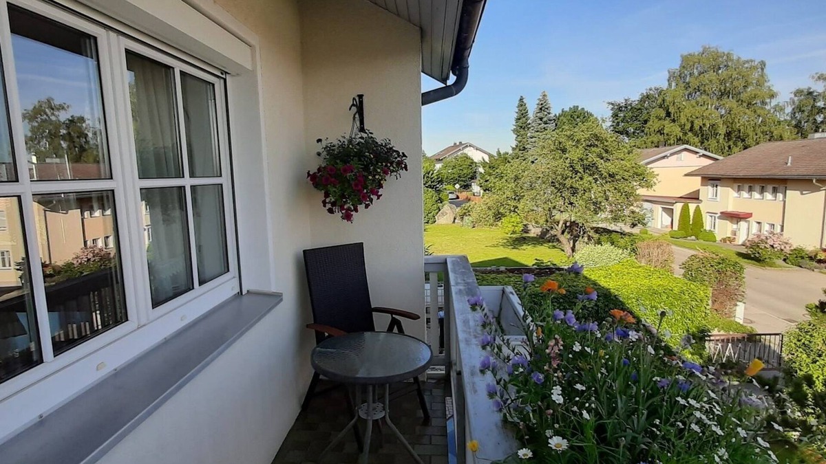 Schnaitsee Apartment | Vacation apartment for up to 3 persons, 1st sep. Bedroom, south-facing balcony with mountain view