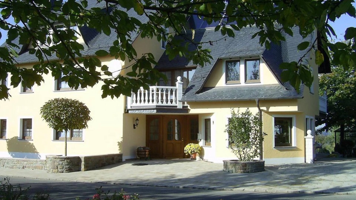 Olmscheid Apartment | Vacation apartment Haus Maria Olmscheid - 6-bed vacation apartment shower/WC, 2