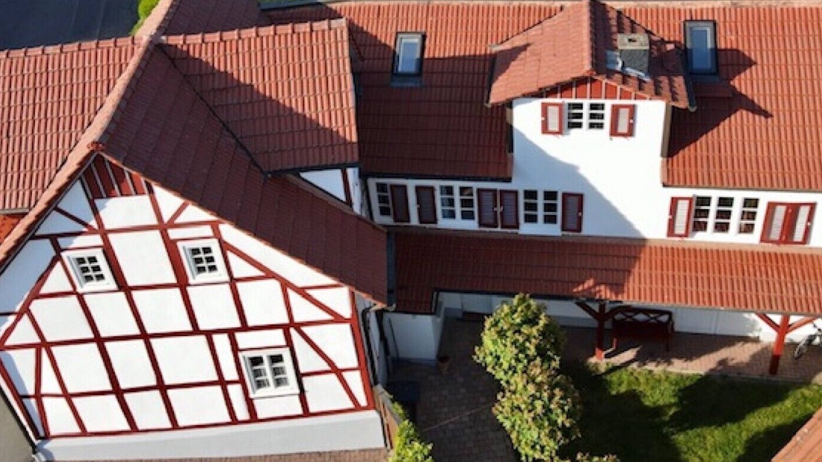 Harleshausen Apartment | Vacation apartment in a historic half-timbered house